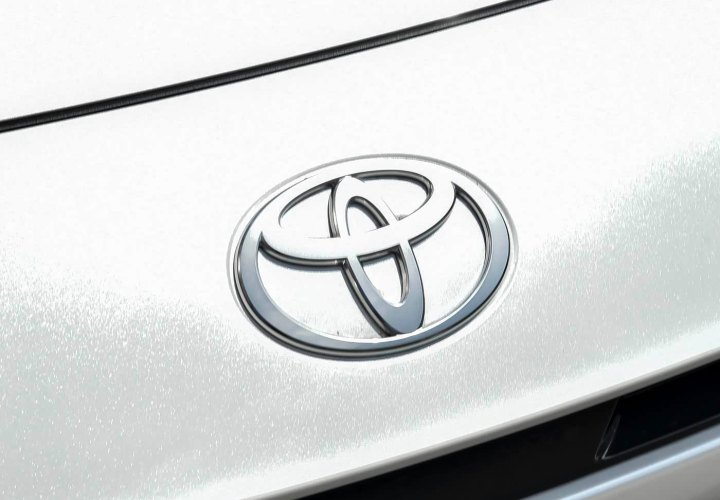 Toyota Camry — фото 11