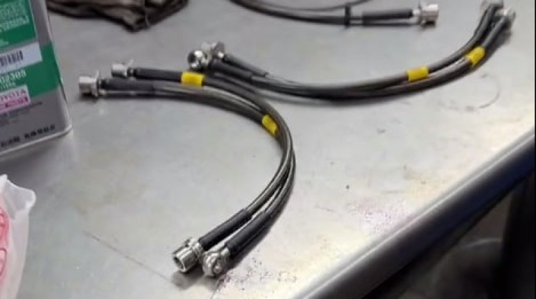 Установка армированных тормозных шлангов на Lexus LX 450