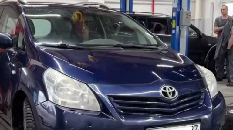 Замена актуатора Valvematic на Toyota Verso