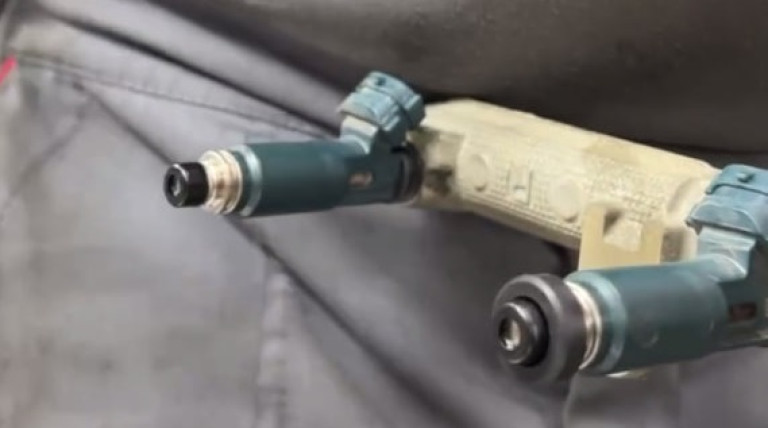 Замена резиновых уплотнителей форсунок на Toyota Land Cruiser 100