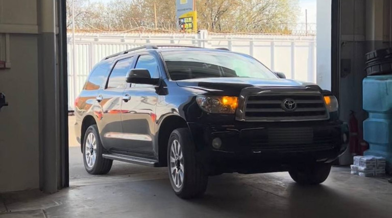 Замена трубки кондиционера на Toyota Sequoia
