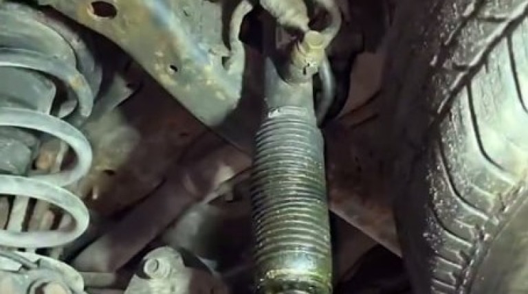 Замена заднего цилиндра КДСС на Toyota Land Cruiser Prado 150