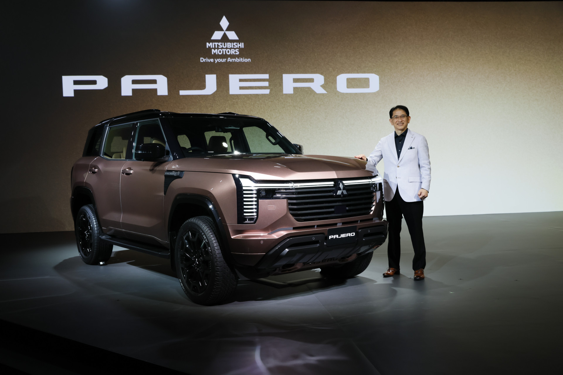 Mitsubishi Pajero V, Mitsubishi Pajero 2026, Mitsubishi Pajero V против Toyota Land Cruiser Prado 250, Mitsubishi Pajero 2026 против Toyota Land Cruiser Prado 250