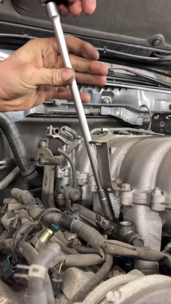 Toyota Land Cruiser 100 Замена резиновых уплотнителей форсунок Тойота Ленд Крузер 100