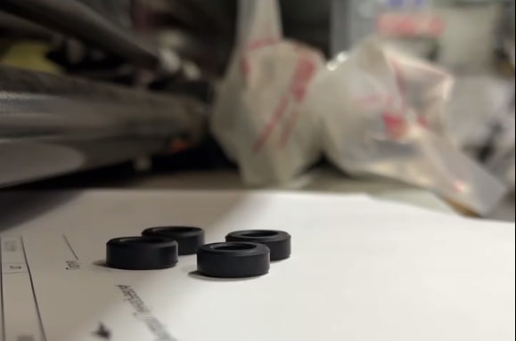 Toyota Land Cruiser 100 Замена резиновых уплотнителей форсунок Тойота Ленд Крузер 100