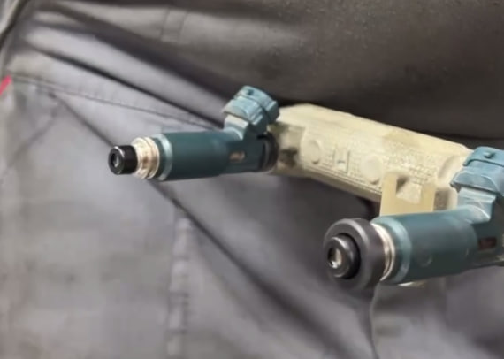 Toyota Land Cruiser 100 Замена резиновых уплотнителей форсунок Тойота Ленд Крузер 100