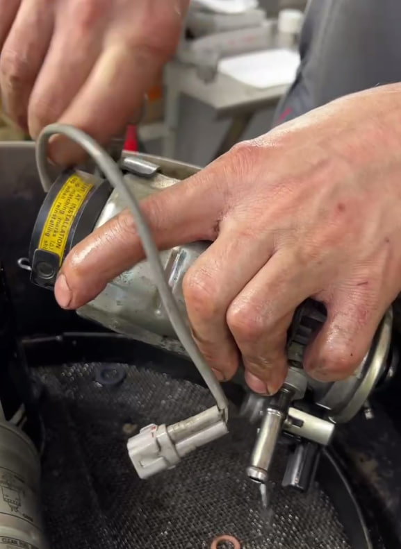 Toyota Land Cruiser Prado Замена топливного фильтра Тойота Ленд Крузер Прадо