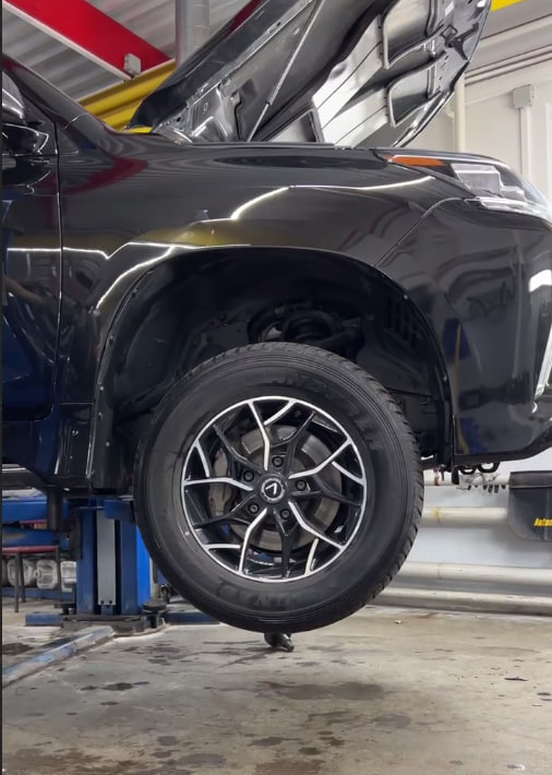 Установка армированных тормозных шлангов Лексус ЛХ 450 Lexus LX 450